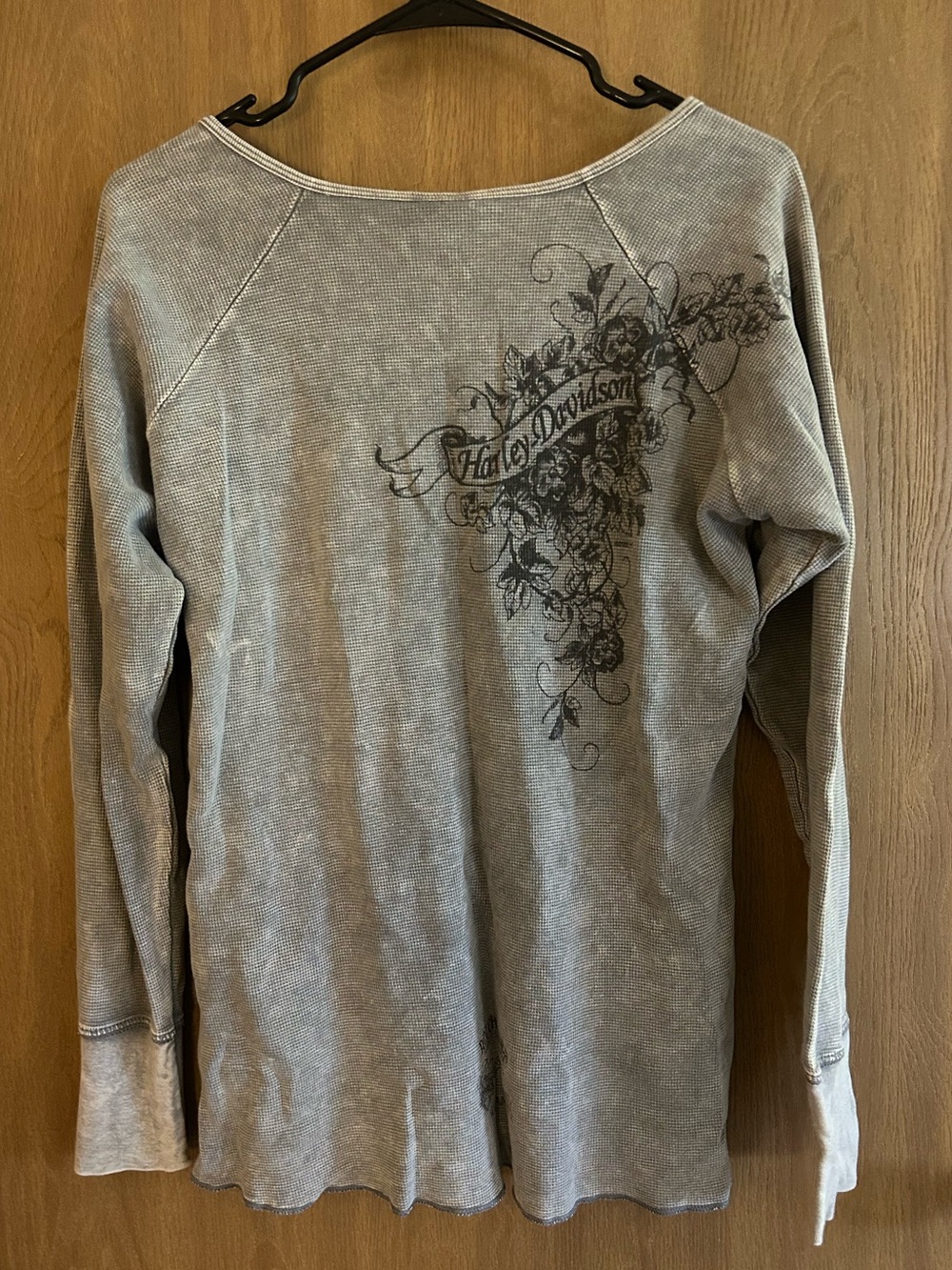 Y2K Harley-Davidson Women's Long Sleeve Henley Top in Distressed Gray - Picture 2 of 2
